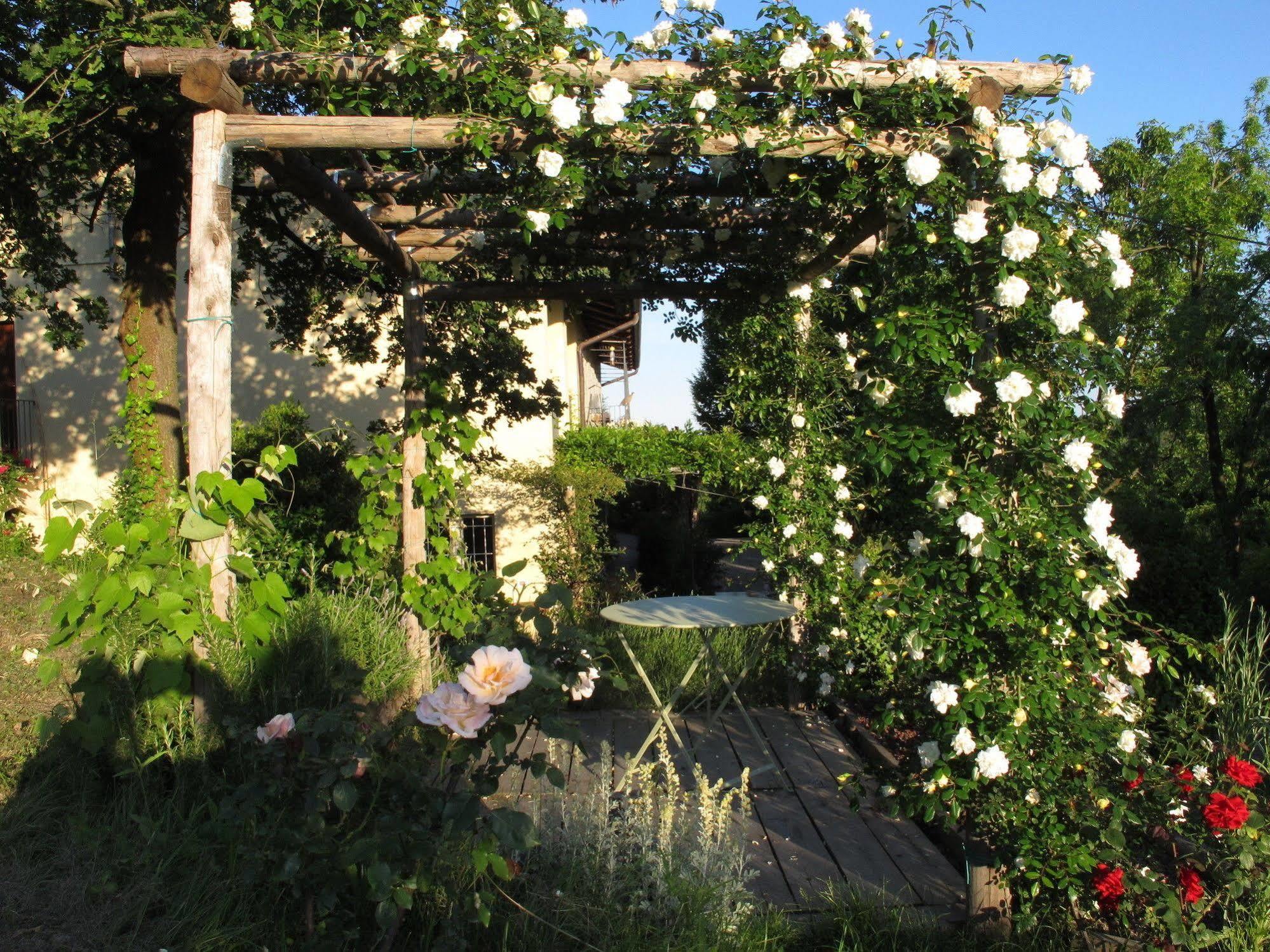 Sotto La Luna Bruna B&B Cocconato Exterior photo